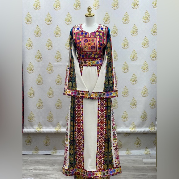 Palestinian Embroidery Etamin Thoub: Ultimate Luxury and Elegance size 1 🇵🇸 - Picture 5 of 11